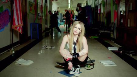 Avril Lavigne - Here\'s To Never Growing Up