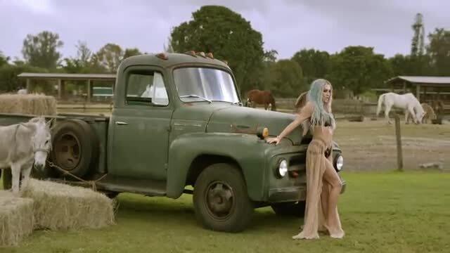 Pitbull and Kesha - Timber