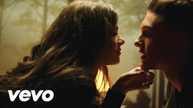 Hailee Steinfeld ft. DNCE - Rock Bottom