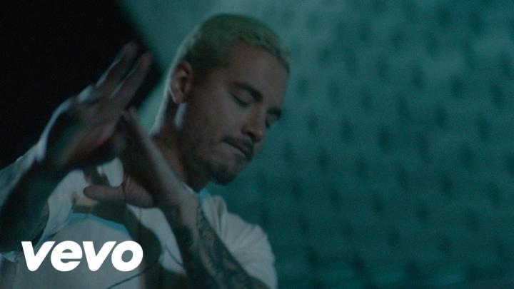 J Balvin - Bobo