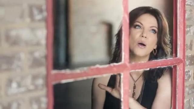 Martina McBride - Just Around The Corner