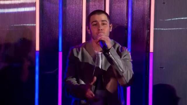 Nick Jonas - Close - Live