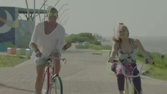 Carlos Vives, Shakira - La Bicicleta