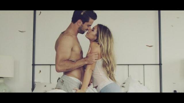 Jessie James Decker - Lights Down Low