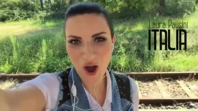 Laura Pausini - Es La Musica