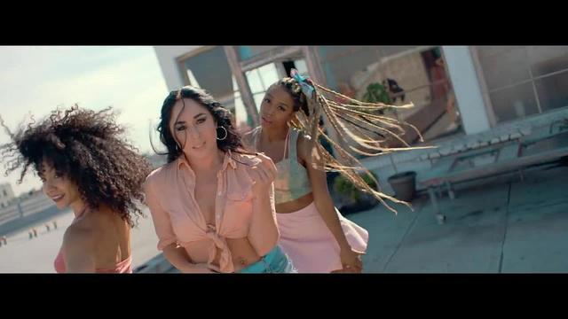 Enrique Iglesias feat. Descemer Bueno, Zion and Lennox - Subeme La Radio (Dance Video)