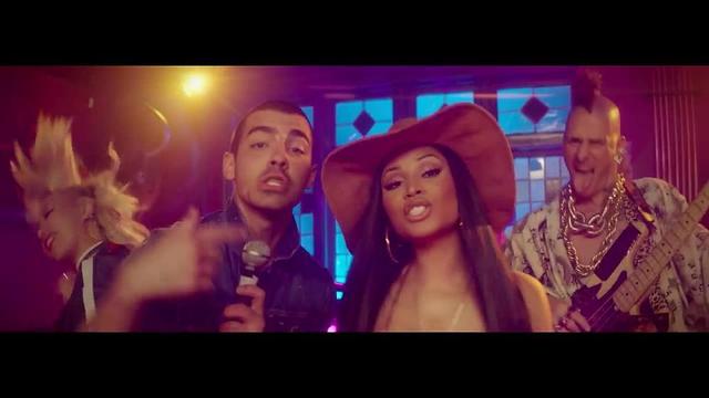 DNCE ft. Nicki Minaj - Kissing Strangers