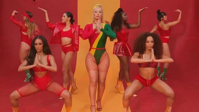 Iggy Azalea ft. Anitta - Switch