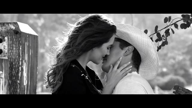 Jon Pardi - She Aint In It