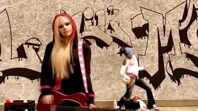 Avril Lavigne - Dumb Blonde