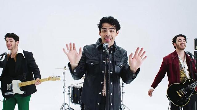 TXT and Jonas Brothers - Do It Like That