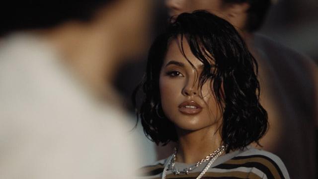 Becky G - COMO DIABLOS