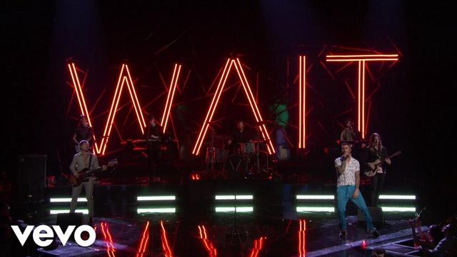 Maroon 5 - Wait - Live